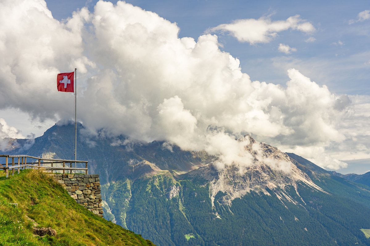 eine_schneider's tweet photo. Nach dem Brexit der Bern-Out? Warum schmeißt die Schweiz der EU nach sieben Verhandlungsjahren alles vor die Füße, und was heißt das jetzt? Diskutiere ich heute bei #punkteu 📻⬇️ mit @AlexG_Brux und @RauchensteinM

https://t.co/X6OnJtibuc
@ARDBruessel #Schweiz #helvexit #podcast https://t.co/dYbSw6qIkV