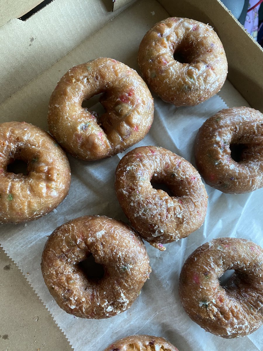 JoshMooreHL's tweet photo. @DrewFranklinKSR @ryanlemond @verygooddonuts @Joe_Ross Can’t go wrong with sprinkle explosion. https://t.co/8tg8QJCyDJ