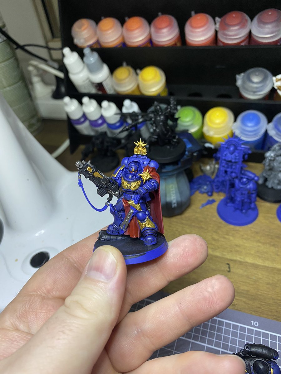 chriscarnage_'s tweet photo. #hobbystreak day 71 - laid down a few more base metallics and an initial wash on the cape. The captain will be ready in no time. #WarhammerCommunity #PaintingWarhammer #warhammer #spacemarines #ultramarines #gravis #captain #mastercrafted #miniaturepainting https://t.co/x8nwMHqTkw