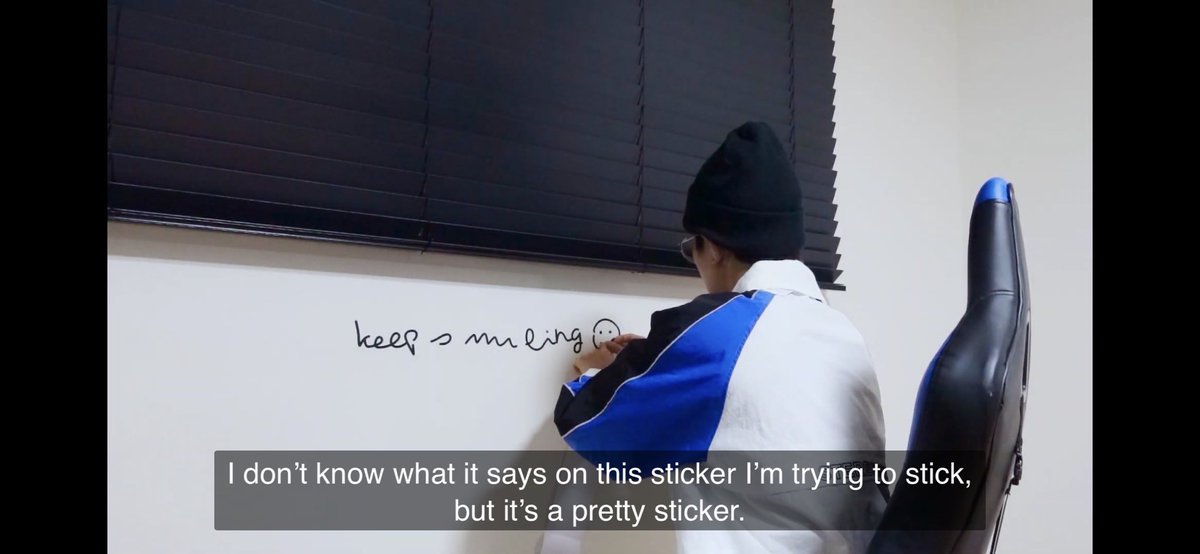 won___u's tweet image. he makes me want to cry 😭😭 i guess it says “keep s mi ling 🙂” now 💓💓