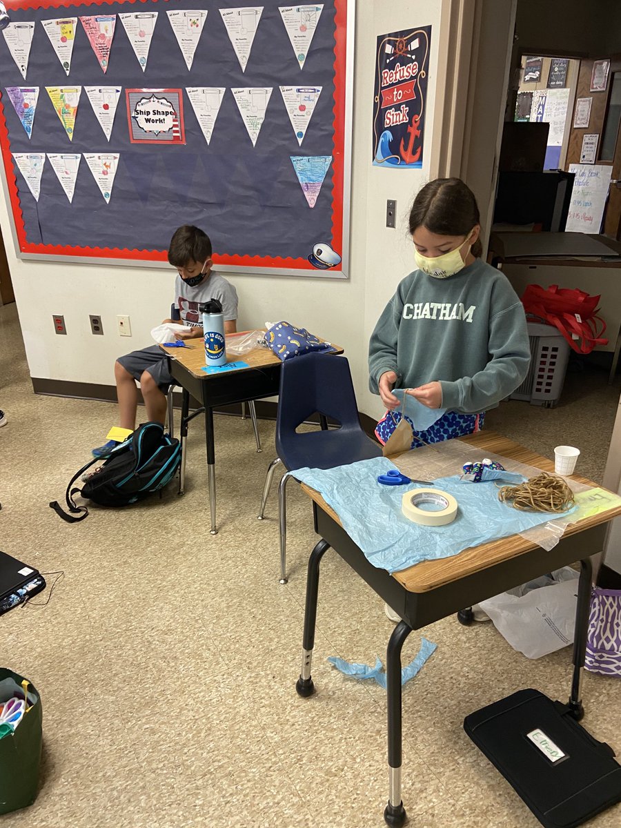 acandersen85's tweet photo. Designing and testing our parachutes! 🪂⁦@TheFarmAACPS⁩ #aacpsawesome https://t.co/513xQOWmSY