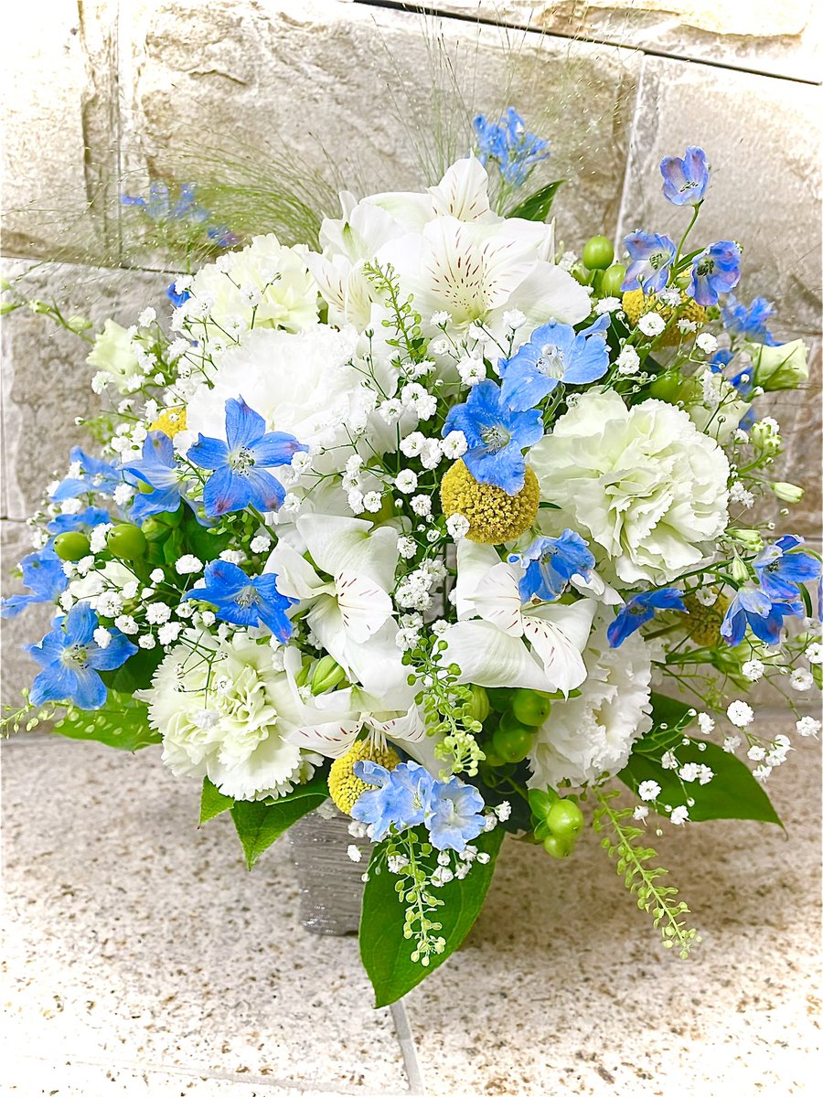 hanaman1111's tweet photo. 婚礼のご注文を頂きました。
ご結婚おめでとうございます⭐✨
心を込めて作らせていただきました！
アレンジメントや花束など、
ご注文お待ちしております☺️
#山形県 #新庄市 #花屋 #花 #お花好きな人と繋がりたい #お花好きさんと繋がりたい #お花屋さん巡り #お花屋さんと繋がりたい #ブライダル https://t.co/Bq5TcjXhZQ