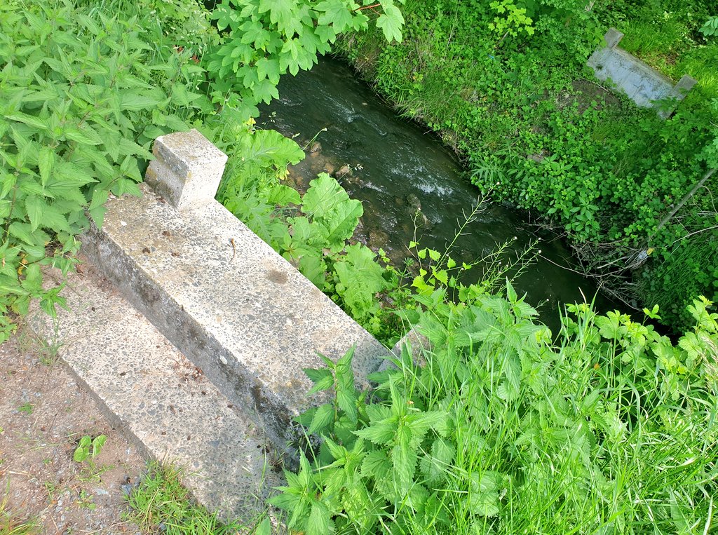 s_pollmeier's tweet photo. Kein #Brückentag heute? Hier fehlt die alte Holzbrücke über die #Modau https://t.co/2M4YBD1Jik