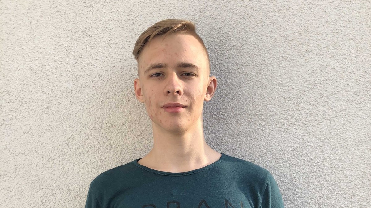 В городском смотре-конкурсе «Поколение NEXT выбирает» Иванов Тимофей занял 3 место с работой "Что выбираешь ты?" в номинации "Фото NEXT" за лучшую альтернативу негативных зависимостей. 
Желаем дальнейших успехов!