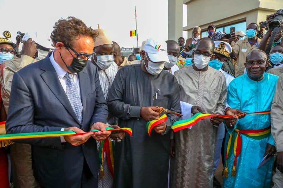 ModerneCitoyen's tweet photo. Inauguration de l'hôpital El Hadj Seydou Ndao de Kaffrine par SEM le Pr @Macky_Sall. Cet hôpital de niveau 2, doté d’équipements à la pointe de la technologie, de 150 lits et de 4 salles d’opération va assurer une meilleure prise en charge des patients.
#Senegal #MackyTravaille https://t.co/WGdQ7TJ0PJ