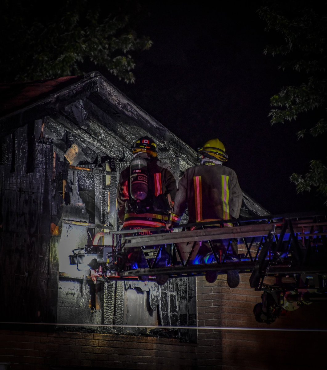 Mississauga 2nd Alarm 

<a href="/IAFF1212/">Mississauga FF L1212</a> on scene of a residential fire in a semi on Windjammer rd early this morning. Heavy damage as you can see. Crew tried to make entry but were forced out by heavy flames on initial attack. 

#Mississauga