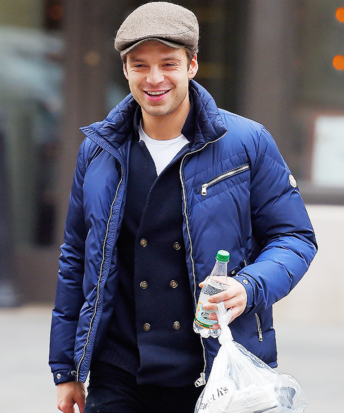 PaulePLN's tweet photo. Swaddle him in layers 😆🐑☕
#SebastianStan https://t.co/IUOljSPsTq