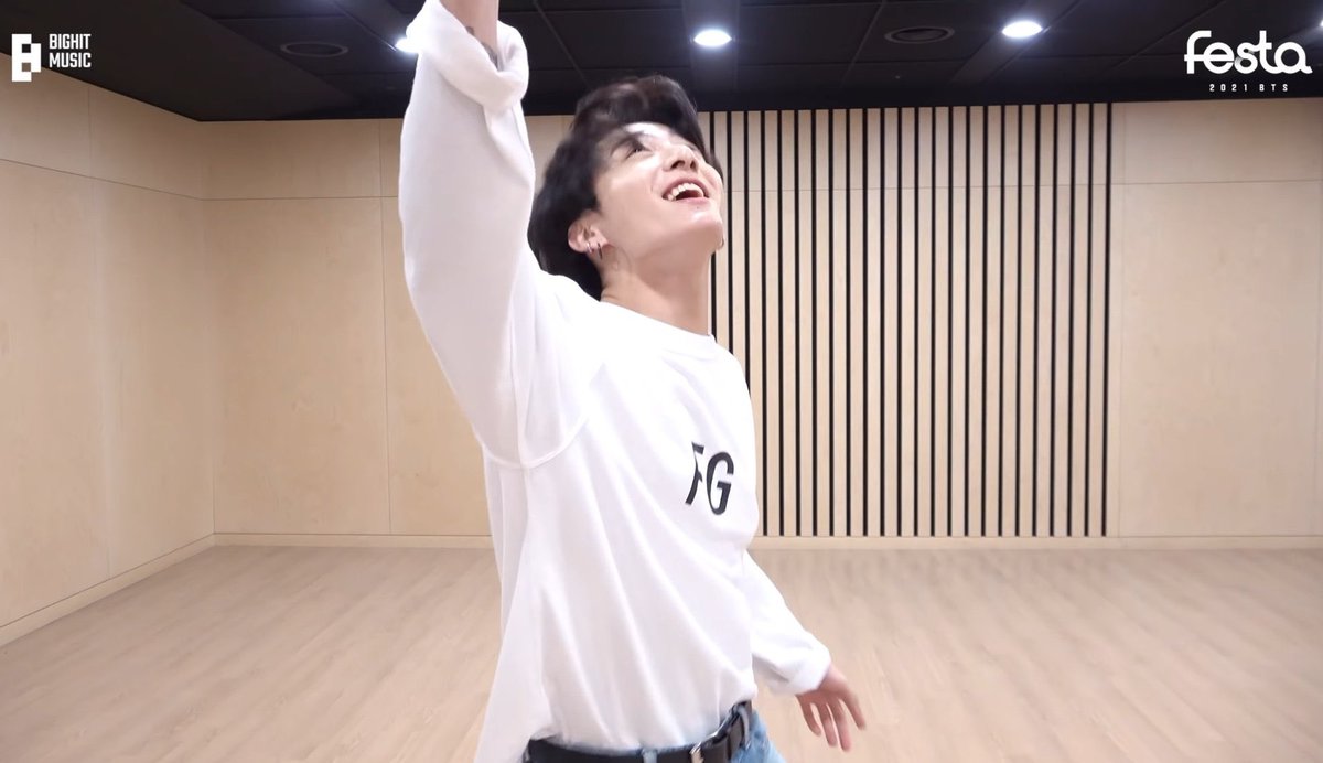 vantaechy's tweet photo. i cANT DO THIS ANYMORE 😭😭 https://t.co/lOS8lnPsN6