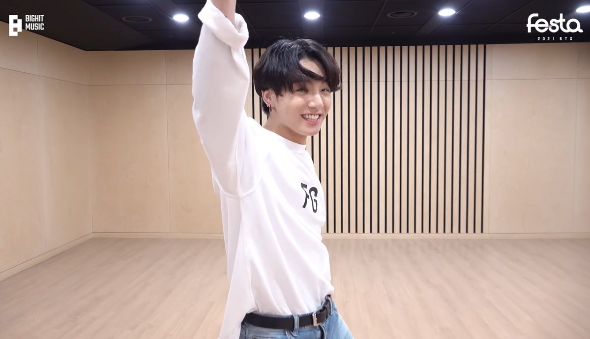 vantaechy's tweet photo. i cANT DO THIS ANYMORE 😭😭 https://t.co/lOS8lnPsN6