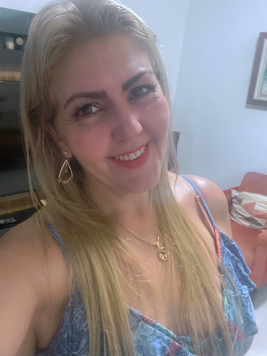 Não permita que as adversidades tirem a sua paz; que as mentiras te  desanimem;  que a dor, traga o desespero e que o amor seda lugar para o vazio da alma. Você cria seu mundo interior e ele não depende de fatores externos para ser o melhor lugar da sua habitação. 

Jani Milagres