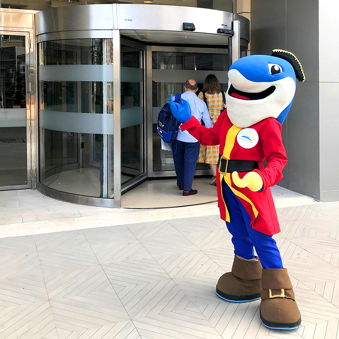 MagicWorld_ES's tweet photo. ¡Bienvenidos a los #Instadays! 👋
El capitán Garfio d'Or ha desembarcado en la Ciudad de Vacaciones para disfrutar de unos días mágicos en Marina d'Or 😎
#marinador #LoveMariandor #MasQueVacaciones #SummerExperiences #Vacaciones https://t.co/ohs8vh4D6h