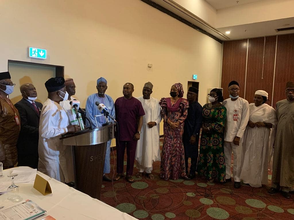 AudaNepadNig's tweet photo. S.A. Adeleke, Comandant  National Institute for Security Studies presenting the Country-Self Assessment Report (CSAR) to Sen. Abba Ali, Chairman, National Governing Council (NGC), Africa Preer Review Mechanism (APRM), NIGERIA  during Formal Presentation of the CSAR in Abuja.
#nta https://t.co/PVf3rYGxI9