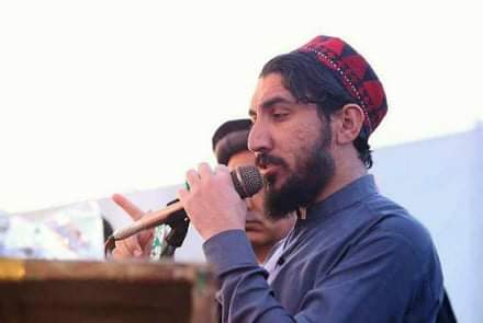 O2Jxn8F6wp51mMK's tweet photo. د پښتون ژغورنې غورځنګ مشر منظور پښتين چې نن سهار نیول شوی وه، د پولیسو له لوري بېرته آزاد شو. https://t.co/9S9sPlF2o4