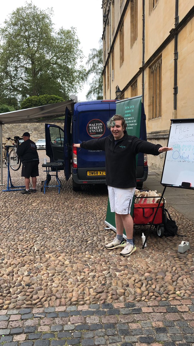 We’re all set up in #RadCam Square for bike doctors! We’re here 11am-2pm! Come on down for free bike checks and say hi to Tucker (<a href="/OxfordSU_AccAff/">Safa Sadozai (VP AccAff)</a>) 👋🚲@oxfordstudents