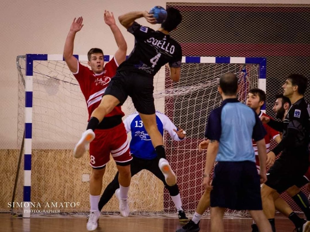 sportkidsmza's tweet photo. #HANDBALL
#Internacional 🇦🇷🇮🇹
Luego una gran temporada en lo personal y del #Albatro quien terminó décimo manteniendo la categoría, @jpcuello04 🇦🇷 deja el sur x el norte 🇮🇹 a su nuevo destino el Handball Club Alperia Merano.
Lo mejor para Vos Juampi !!
@JavierSallustro https://t.co/qHphzO1YMH