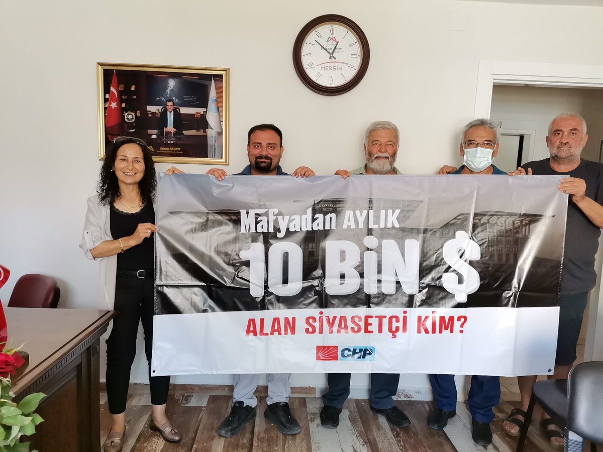 chperdemli33's tweet photo. Cumhuriyet Halk Partisi Erdemli İlçe Başkanlığından soruyoruz; Mafyadan aylık 10 bin dolar alan siyasetçi kim? 
#10bindolarıkimaldı https://t.co/HA7okGfrfw