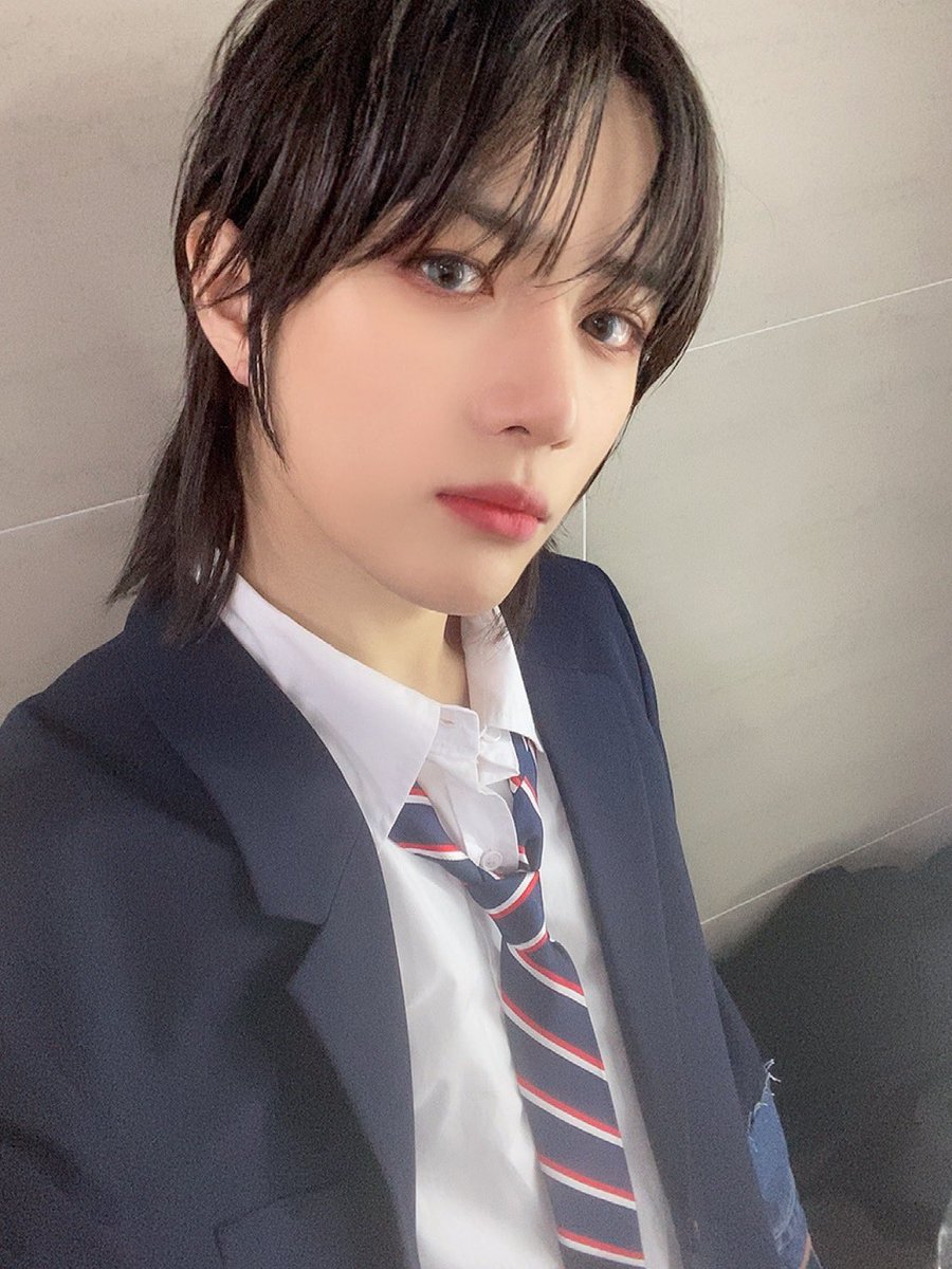 BGYJFILES's tweet photo. beomjun in ponytail https://t.co/F05C4Fchzr