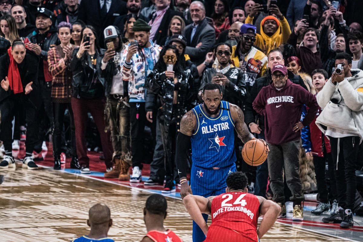 WorldSportsPix's tweet photo. Congratulations to our Gold and Special Merit winner @LampsonYip for this star studded pic full of intent #sportsphotography #sportphotography #WSPA21 #basketball #sport #photography https://t.co/Stbt0nVLrw