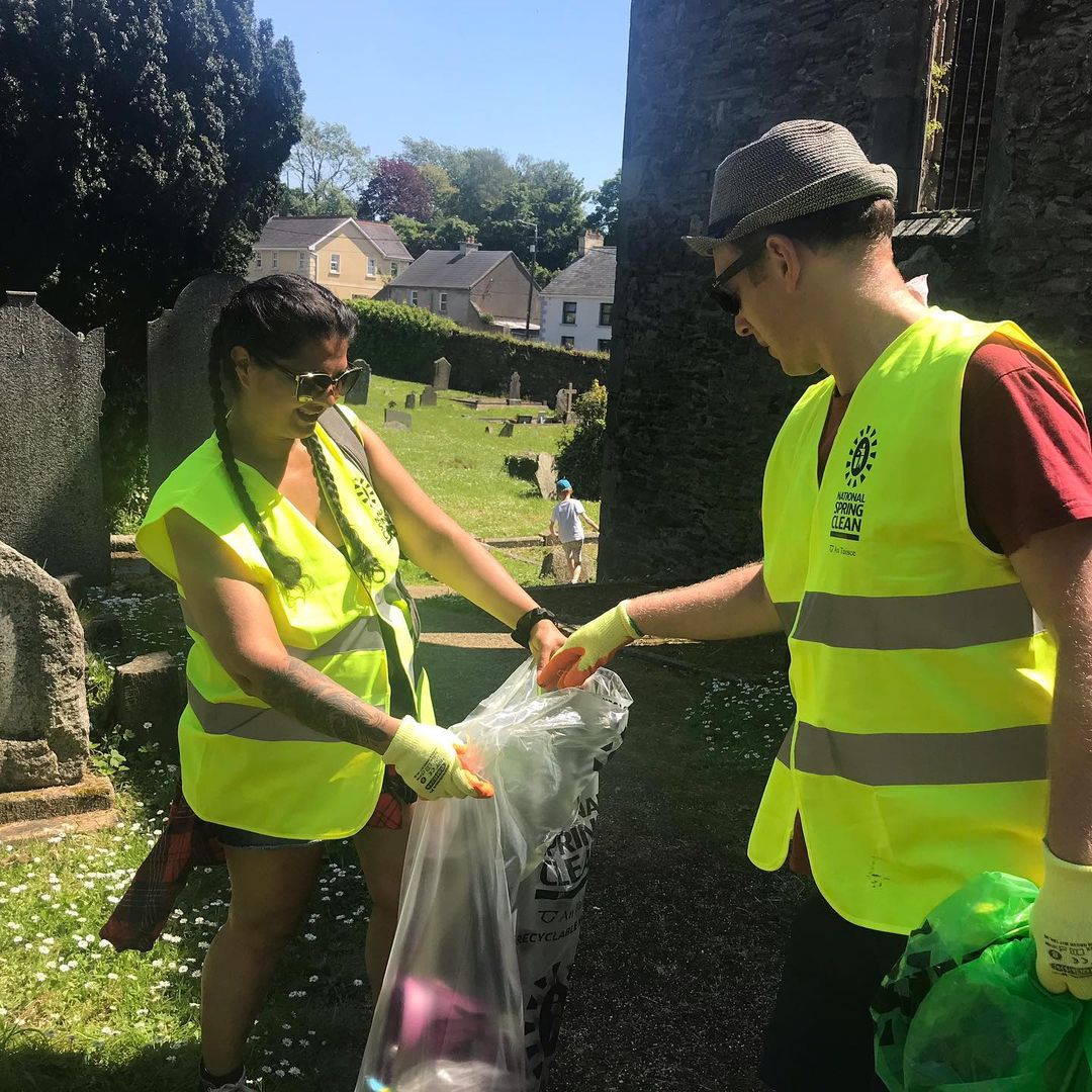 NationalSpringC's tweet photo. #SpringClean21 for the community in New Ross in co. #Wexford was great! As you can see, volunteers of all ages decided to join and do their bit for the planet. Thank you!
#SDGsIrl #Ireland https://t.co/toDDnoKfZX