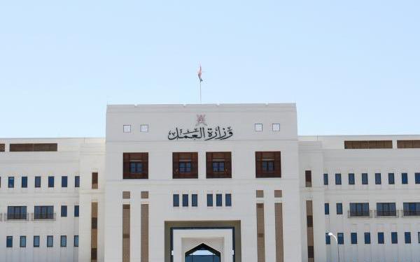 هذه الشركات تخدم بالمرتبة الأولى أصحابها ، هي بؤرة التوظيف مقابل أقل الأجور و أسوأُ الخدمات والمزايا التي تمنح للموظفين وهي التي تنتهي فيها مسيرة موظف مجيد و مبدع للتسريح أو إجبارهم على الاستقالات؛ على فكرة الشركات هذه مثال واضح للفساد و وكسر قوانين العمل. #اوقفوا_شركات_التوظيف