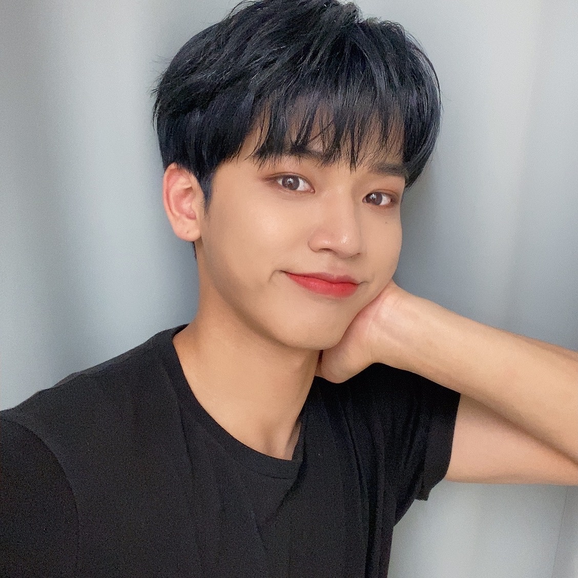 OmegaX_members's tweet photo. [#OX]

블루블랙 혁 🤗
오늘 추천곡은 오늘 밤😉~

#OMEGA_X #오메가엑스 #혁 https://t.co/v40CLNd7eL