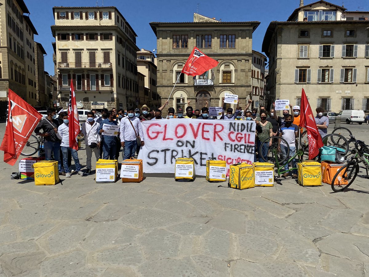CgilFirenze's tweet photo. #Glovo abbassa le (già basse) paghe cambiando metodo di calcolo dei percorsi: presidio di protesta dei rider e di Nidil Cgil in piazza Santa Croce a #Firenze. “Ripristinare il vecchio metodo, superare il #cottimo e regolarizzare i rapporti di lavoro”
👉 https://t.co/oWEekADRnD https://t.co/MBnYKahIlL