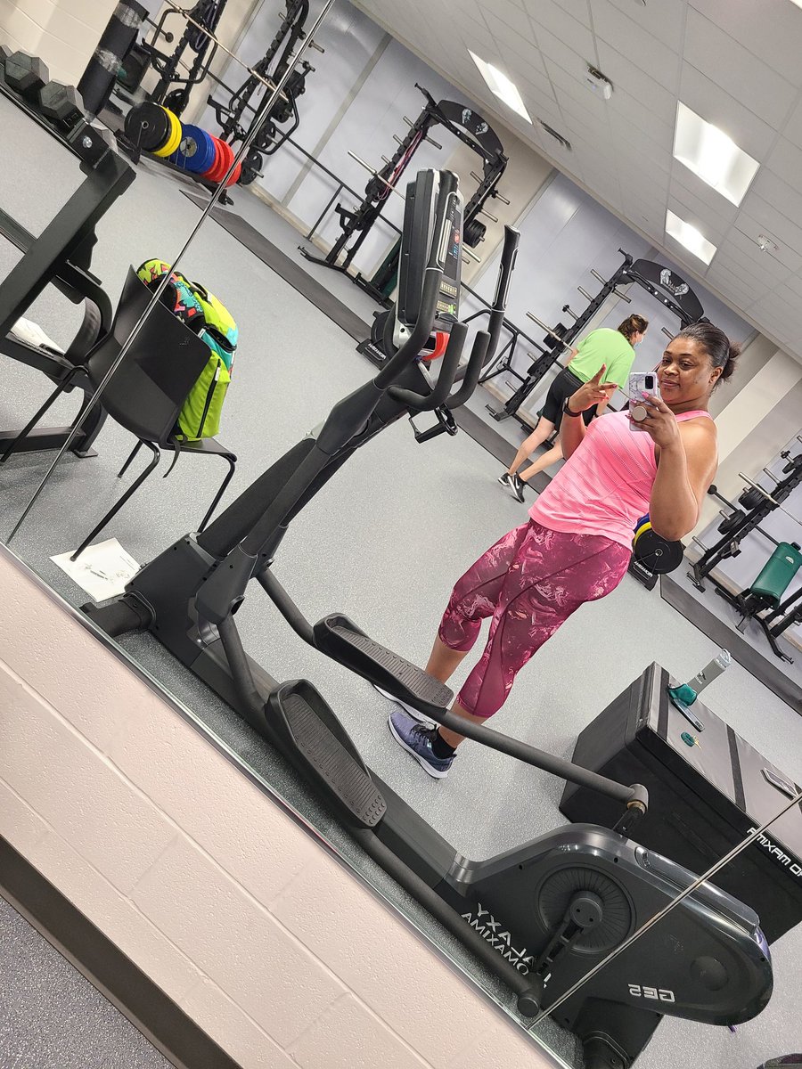 LaKiaLeo78's tweet image. And yessss we're still at it 🦵🏾💪🏾😜😊 #amcrew #6weeksin #feelinggood @Principal_Reyna @PriDesaiHISD