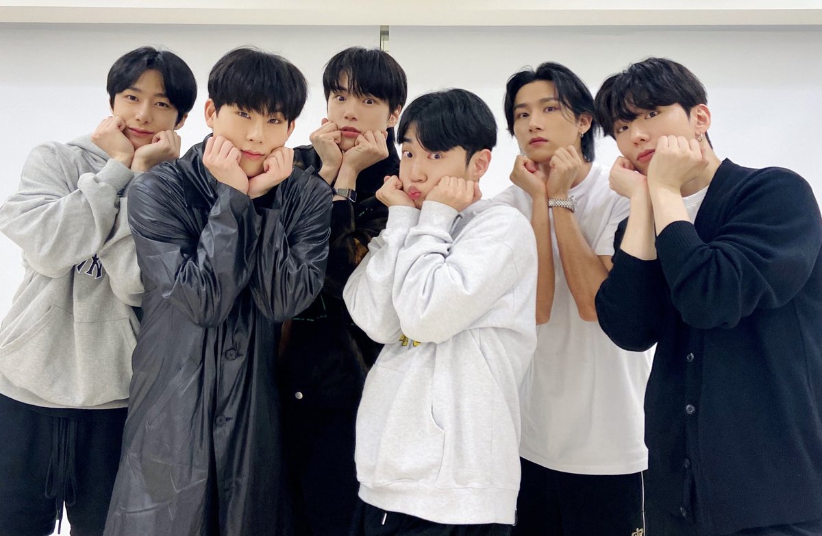 📸
210604 #몬스타엑스
'#땡깡'님과의 사진 도착 💌

핫한 땡깡님을 만나 
같이 춤을 출 수 있어
행복한 시간이었습니다 🥰❤️

#MONSTAX #MONSTA_X
#One_Of_A_Kind 
#GAMBLER #갬블러