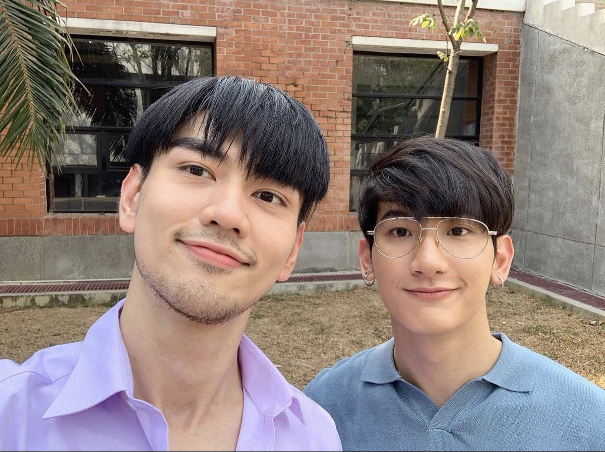mikeytoptap's tweet photo. OMG A RARE #MikeToptap selfie 🧡💙👬🏻👨‍❤️‍👨👨‍❤️‍💋‍👨 I swear I wasn’t prepared at all @mmikesiri @Toptap_jirakit @Chinnarat_home @ToptapStation #MikeChinnarat #toptap_jirakit #mmuses #ToptapStation https://t.co/D4Dp5n1Uik