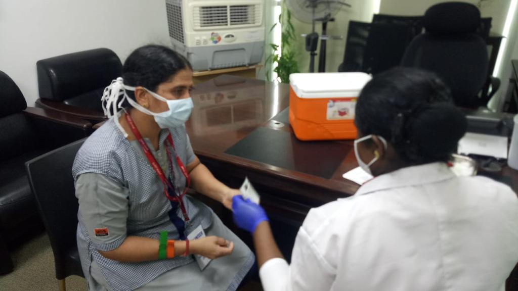 Quest_Global's tweet photo. QuEST has so far vaccinated over 2500 employees and dependents and we aim to complete the first dosage vaccination for all employees in India by June 15.
#weforus #Covid19Vaccines #Covid19India #StayHomeStaySafe #vaccination #Socialdistancing https://t.co/nKP9ExZVmG
