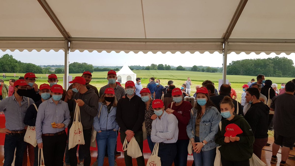 AGRICADRE_ESA's tweet photo. [#ParolesdePro] sur le #Terrain #Visites #Essais #CAPL #UAPL Pôle #agri #végétal #agronomie #HVE #Agriscore @beApi_Coop pour les étudiants #Agricadre #Promo29 #Promo30. Merci @BenoitUapl pour l'accueil et les échanges https://t.co/aWP1iYczwV