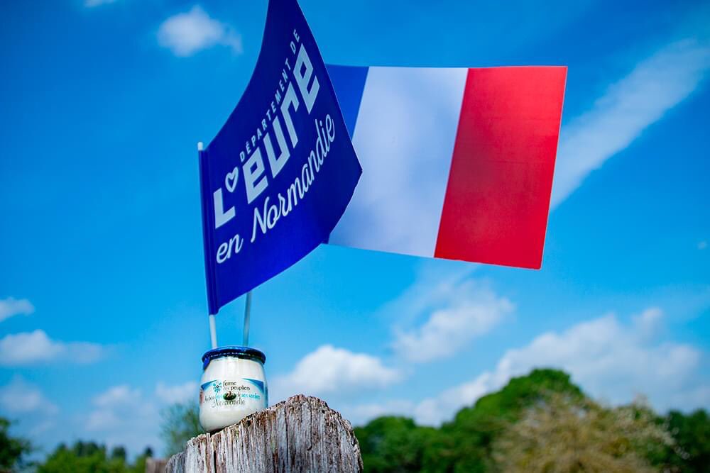 Peupliers27's tweet photo. 🎉 Nous avons le plaisir de vous annoncer que notre yaourt nature a été sélectionné pour représenter le d��partement de l’Eure à l’exposition du fabriqué en France 🇫🇷 à l’Elysée les 03 et 04 Juillet ! Une grande fierté pour la Ferme des peupliers, un grand MERCI à tous ! https://t.co/JCi1zVjxCT