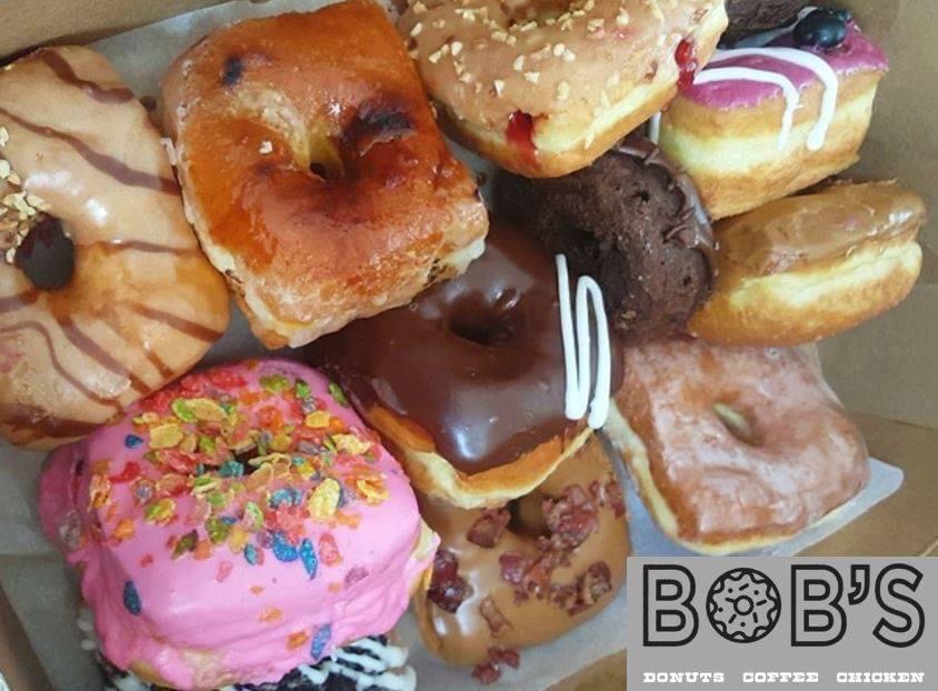 Happy National Donut Day!!🙌🏼Come get em before they’re gone!😋🍩 #eatbobsdonuts #blackstonedistrict #happynationaldonutday #donutscoffeechicken