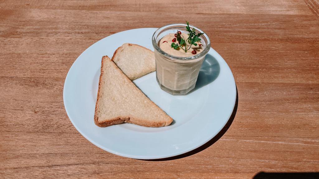 vanessa___dc's tweet photo. Aujourd’hui on éveille nos papilles avec un houmous maison et un poisson frais et sa déclinaison en texture au Château de la Brague @antibes_jlp ! Un régal ! #ehpad #faitmaison #bienmanger 
📸@DermengiuMarian https://t.co/EiECWikG6s