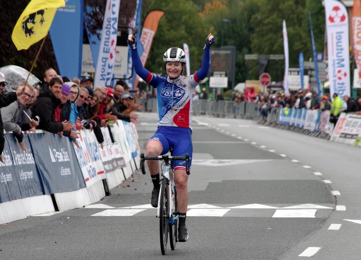 🗞️#ICYMI: EXCLUSIVE - LAUREN KITCHEN ON HER RETIREMENT🗞️

Did you catch our latest <a href="/gozwift/">Zwift</a> blog? After announcing her retirement from the pro peloton, <a href="/LaurenKitchen1/">Lauren Kitchen</a> reflects on her long career, and tells us what the next chapter will hold...  
   
➡️voxwomen.com/laurenretireme…