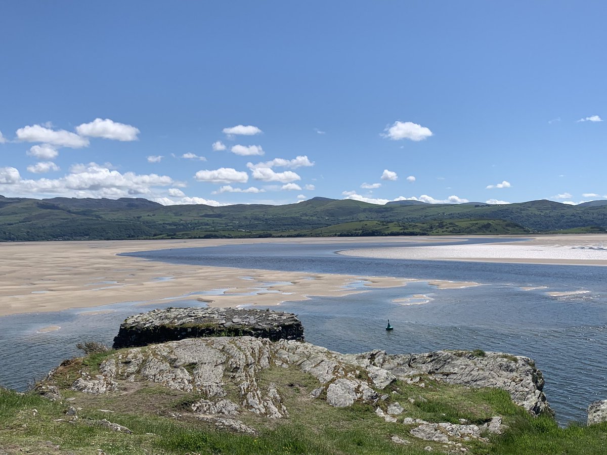 MCK01's tweet photo. @bbctms Should be playing in North Wales. The weather is fabulous here ☀️☀️☀️  from Martin on holiday in Porthmadog  #bbccricket https://t.co/vg6YXCGgnc