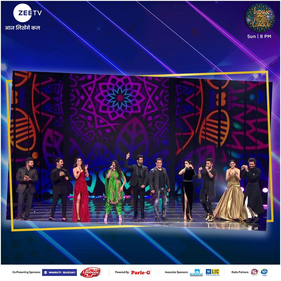 ZeeTV's tweet photo. Desh ke sabse bade sitaaron ke saath manayenge phir yeh musical shaam, kya aap hain tayyar dekhne #IPMLOpeningCeremony ke best moments? Comment 😍 aur dekhiye #IndianProMusicLeague, Sun, 8 PM, #ZeeTV par.
#IPMLPlaylist #NilkamalMattressMumbaiWarriors #WeSafeIndiaPunjabLions https://t.co/5dTOZjybCN