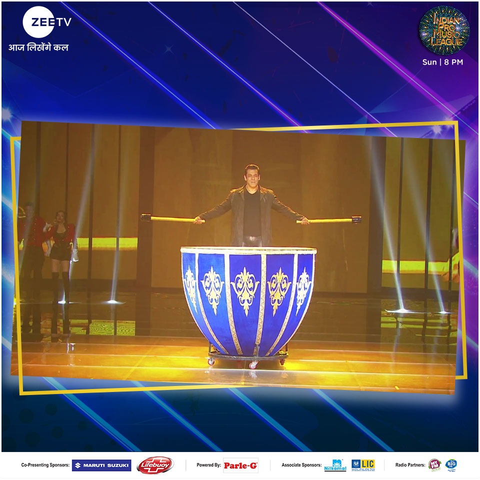 ZeeTV's tweet photo. Desh ke sabse bade sitaaron ke saath manayenge phir yeh musical shaam, kya aap hain tayyar dekhne #IPMLOpeningCeremony ke best moments? Comment 😍 aur dekhiye #IndianProMusicLeague, Sun, 8 PM, #ZeeTV par.
#IPMLPlaylist #NilkamalMattressMumbaiWarriors #WeSafeIndiaPunjabLions https://t.co/5dTOZjybCN