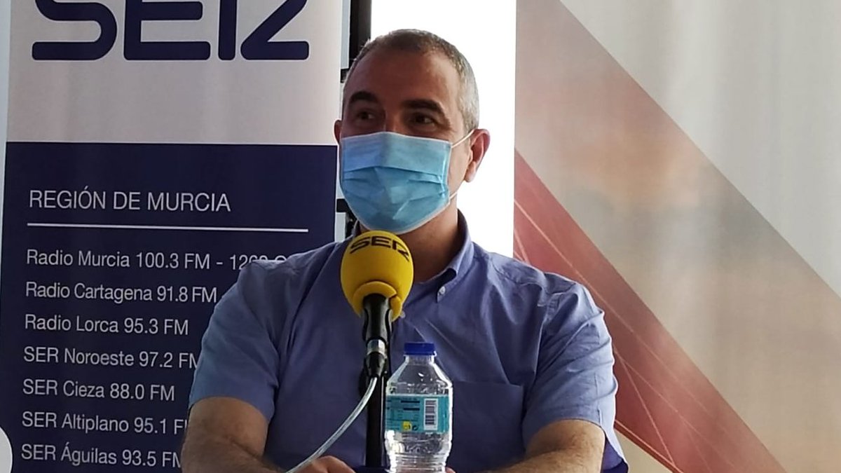 SER_Murcia's tweet photo. Emilio Díez de Revenga: "La fotovoltaica es la gran solución al reto global de nuestro planeta que es descarbonizar la economía" #EncuentrosSERMurcia #DíaMundialdelMedioambiente #SoltecEnvironment https://t.co/1XRCacMBit @SoltecTrackers https://t.co/H7zFKTpkX5