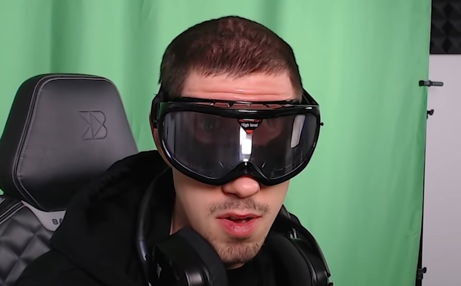 HandOfBlood's tweet photo. Schaffe ich in Dark Souls einen Boss mit dieser Brille? https://t.co/dyifKktKA3
