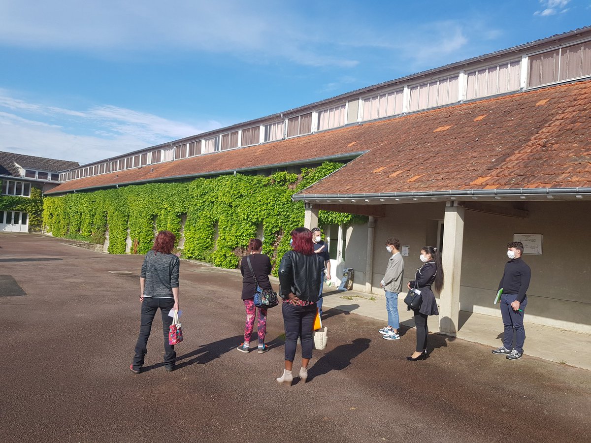lhoste_nicolas's tweet photo. #semaineHCRT  Rencontre de 6 demandeurs d'emploi avec un recruteur. Visite du site, présentation des postes et entretien !!3 emplois à la clef en service et entretien des locaux. 
🤝 Synergie des équipes au service de nos usagers 👏
@poleemploi_RCVL @Eliseverriere @IsabellePirot https://t.co/M0WxJX9b8F