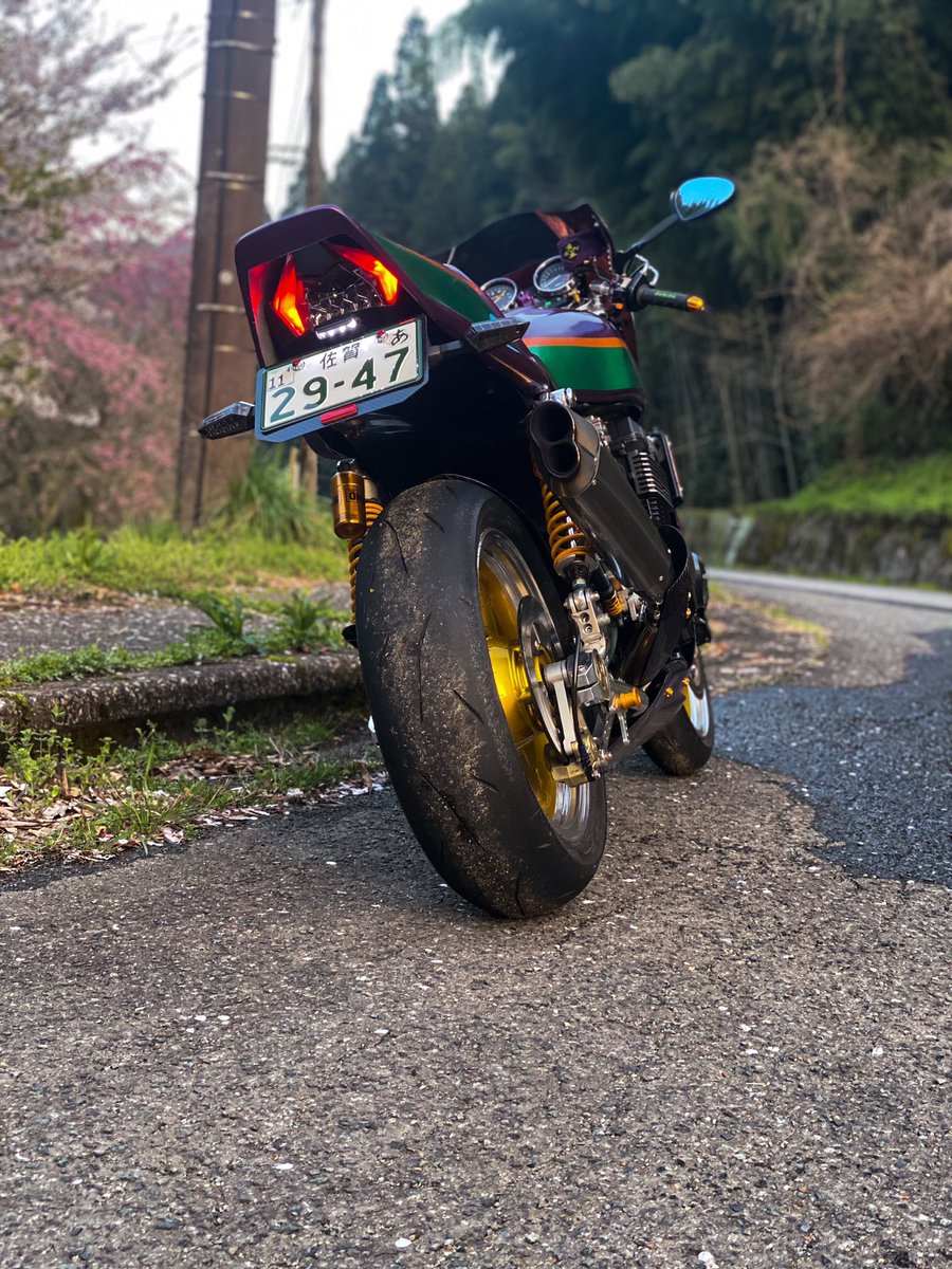 minato7139's tweet photo. 名前 ミナト
性別 男
年齢 28
住み 佐賀
趣味 ツーリング
車種 zrx400 x2

 #バイク乗りとして軽く自己紹介
#zrx400 
#変なzrx
#BEET
#agv
#DAINESE
#原田消音器
#VERTIA https://t.co/NOclw62wj5