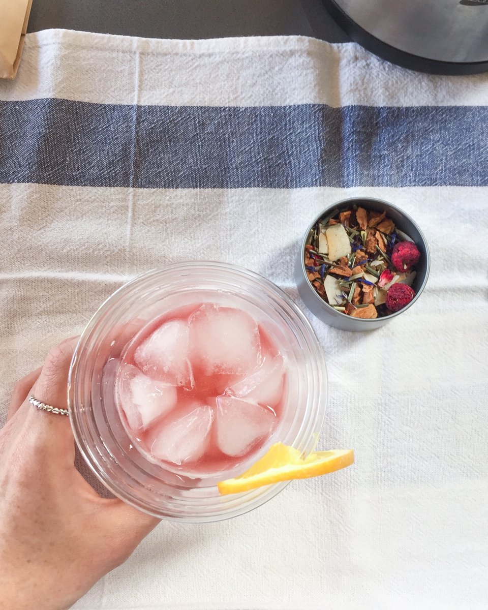 Throwback to an all-time favourite iced tea - Raspberry Lemonade! Perfect for this beautiful weather right now! I loved attending this yoga brunch and serving iced teas with the one and only @the_holistic_chef ✨🙌  #coldbrewlove #yogabrunchin