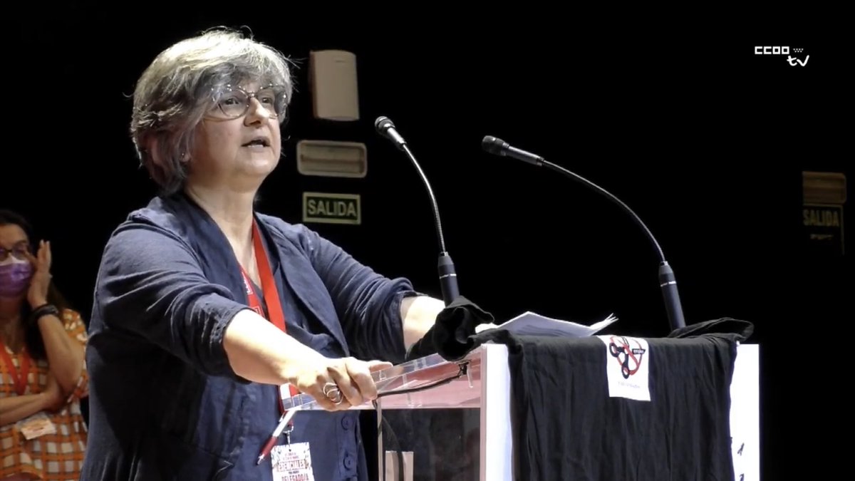 FJavierLopezM's tweet photo. Un gran discurso de @palomalopezB y un gran abrazo con @PvegaPaloma Me quedo con unas @CCOOMadrid unidas que no uniformadas, sin exclusiones, integradoras, haciendo frente a unos tiempos muy complicados para la clase trabajadora. #12CongresoCCOOMadrid @MadridSindical @CCOO https://t.co/vnqPrntc7T