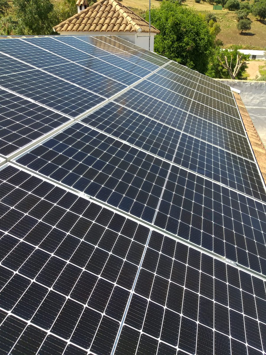 AzulyVerde_'s tweet photo. Terminamos trabajo en nuestra Córdoba, esta #InstalaciónSolar☀️ de #Autoconsumo permitirá a este cortijo cordobés generar su propia energía ⚡y poder afrontar la subida de su factura eléctrica 💡.
¡Que paséis un buen fin de semana!✌️
#PlacasSolares #EnergíaLimpia #AzulyVerde https://t.co/4RkdgF8fYk