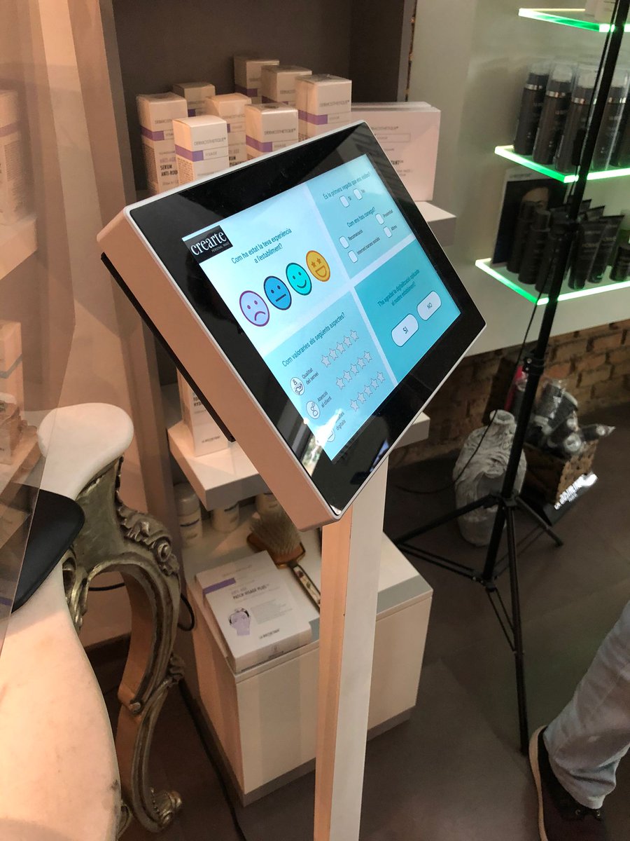 CorEixample's tweet photo. Ahir vam fer ruta pels 4 #sociscoreixample que participen al projecte #RetailLabBCN. 😃Crois, @barrabescom @CrearteStyling i @FloresNavarro estan molt contents després d'aquest primer mes d'utilitzar les noves tecnologies implantades al comerç.👏🔝
@wearereadyfor https://t.co/hDSmVOUTZd