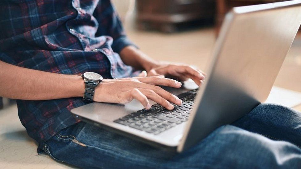 AnnetteHarpham's tweet image. Working from home: Call to ban out-of-hours emails from bosses (from BBC News) buff.ly/2Ri4FlH