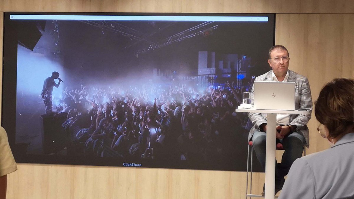 Cambramanresa's tweet photo. La presidenta @SilviaGratacos ha estat present aquest migdia a la presentació de la iniciativa col·laborativa #Obrir, un projecte que proposa una solució efectiva i sostenible per fer possibles alguns esdeveniments que, encara ara, la pandèmia impossibilita https://t.co/YJ8p1zvC3b