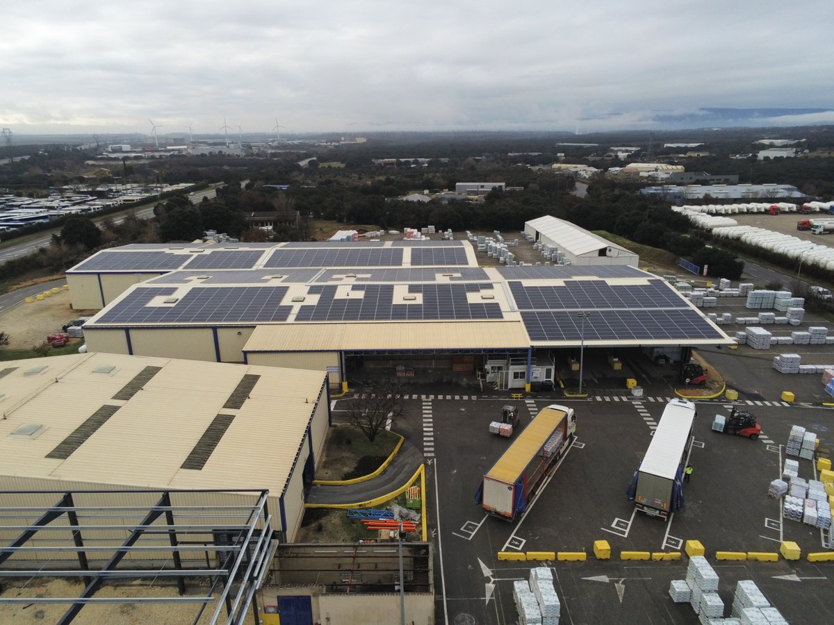 Le site Vicat Produits Industriels de Malataverne (26) s'est associé à @GroupeCVE, producteur indépendant français d’#énergiesrenouvelables, afin de développer une centrale photovoltaïque de 780 panneaux. ☀️

Pour en savoir plus 👉🏻 loom.ly/y43kCGA

#BâtirLeVivreEnsemble