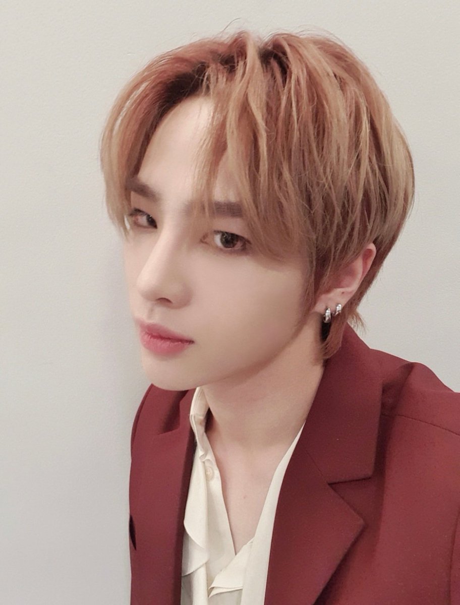 BAE173_member's tweet photo. [#무진]
안녕하세요 무진이에요 
많이 많이 보고 싶어요 엘스 
우리 빨리 봐요 사랑해요♡♡♡♡♡
#BAE173 #비에이이173
#MUZIN https://t.co/ReS5oh8EBD